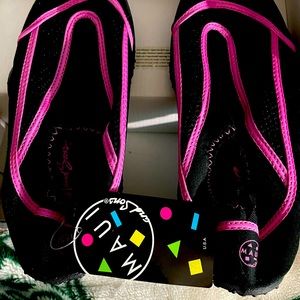 Water shoes new in box with neon pink trim